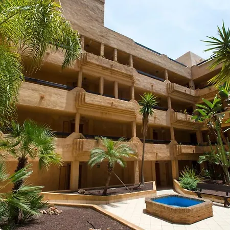 Leo Jardines De Apartment *